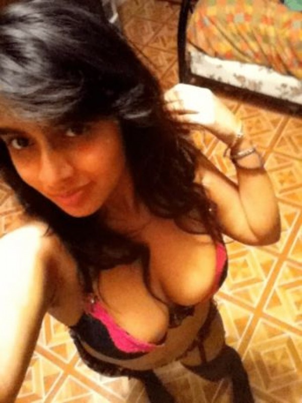Massages Madhya Pradesh: WE CAN NOT SEE? I AM A PRETTY WOMAN, WITH BIG TITS AND A CUTE ASS FOR A MASSAGE